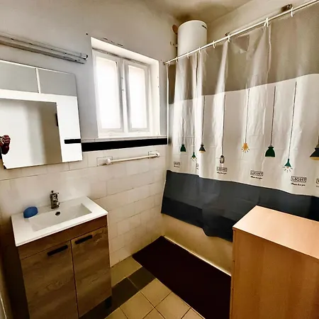 게스트하우스 Large Space On 2 Levels With Own Roof In Townhouse 슬리에마