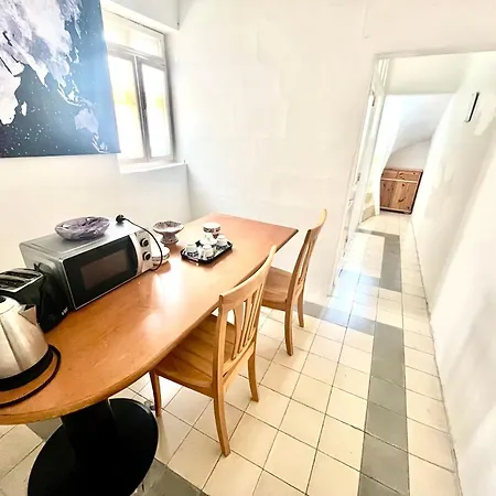 Large Space On 2 Levels With Own Roof In Townhouse Pensión
