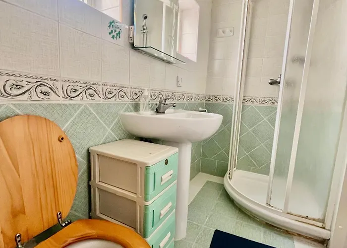 Large Space On 2 Levels With Own Roof In Townhouse בית הארחה סליאמה