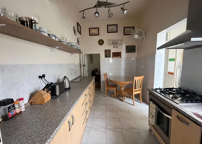 Large Space On 2 Levels With Own Roof In Townhouse בית הארחה סליאמה