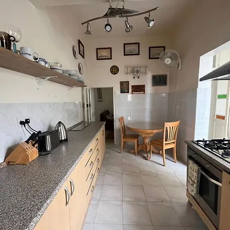 Large Space On 2 Levels With Own Roof In Townhouse Pensionat Sliema